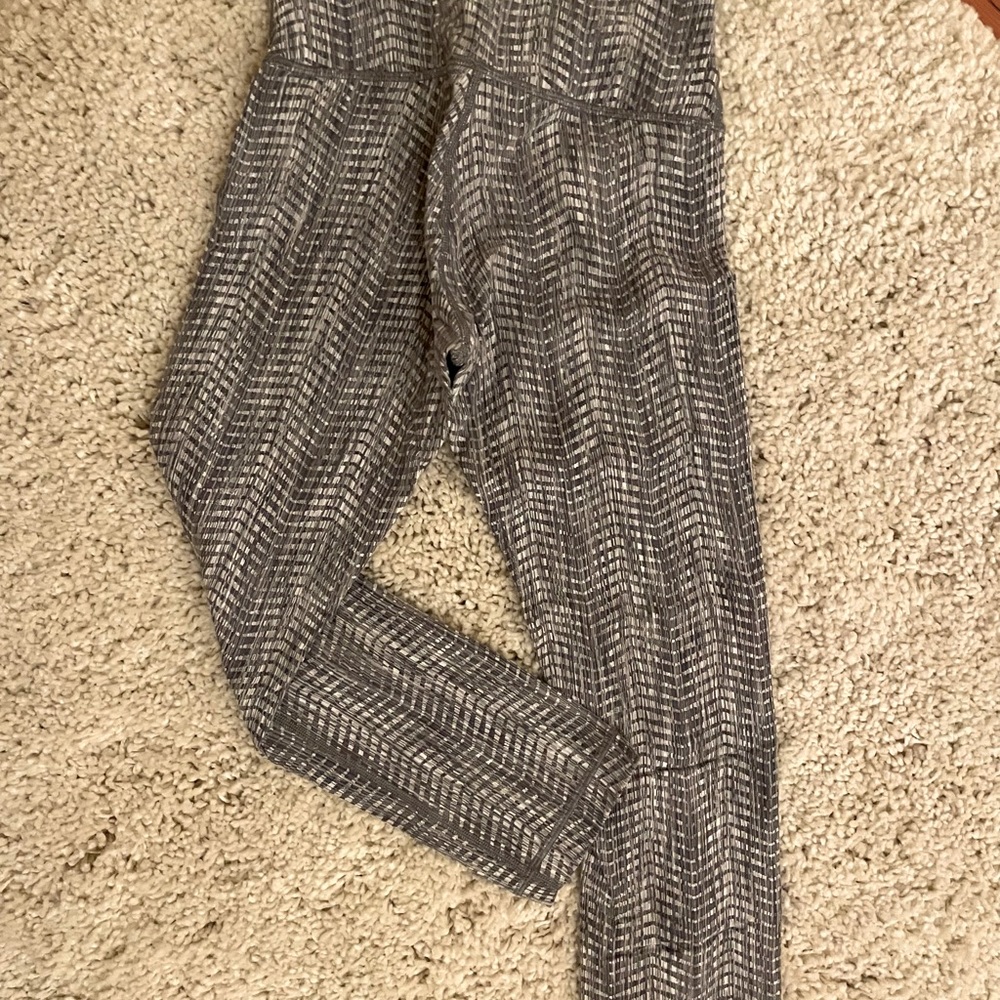 Lululemon textured mid calf leggings